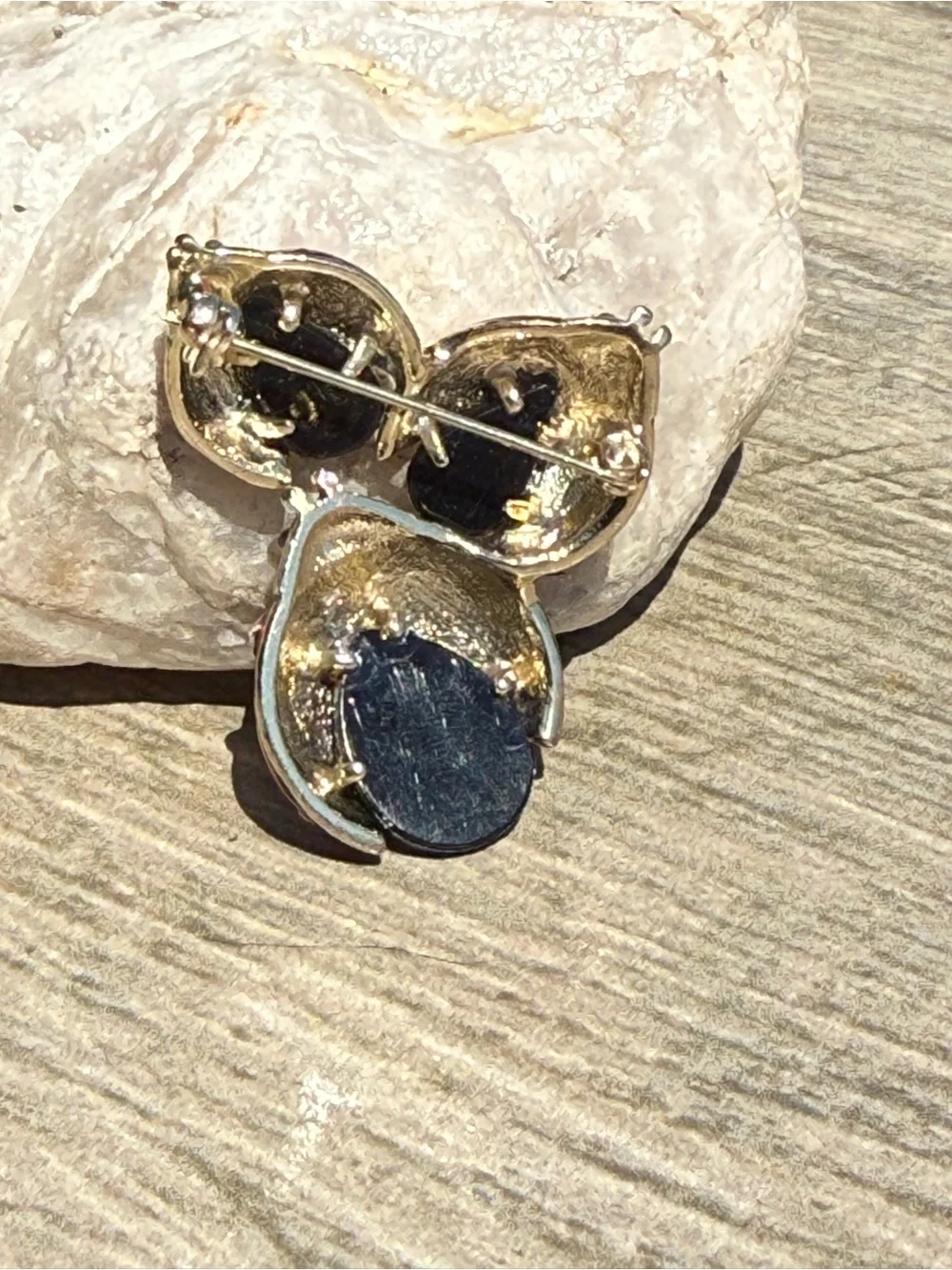 EUC Vintage LadyBug cabochon stones Crystal Triple Brooch